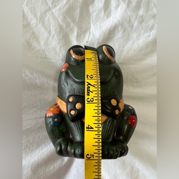 Frog Toad Figurine Smiling Hand Painted Ceramic | Signed | Bowtie Flowers - Picture 7 of 9